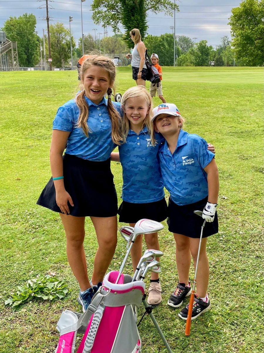 junior golfers posing for a picture